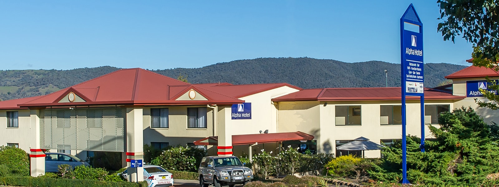 Alpha Hotel Canberra Exterior